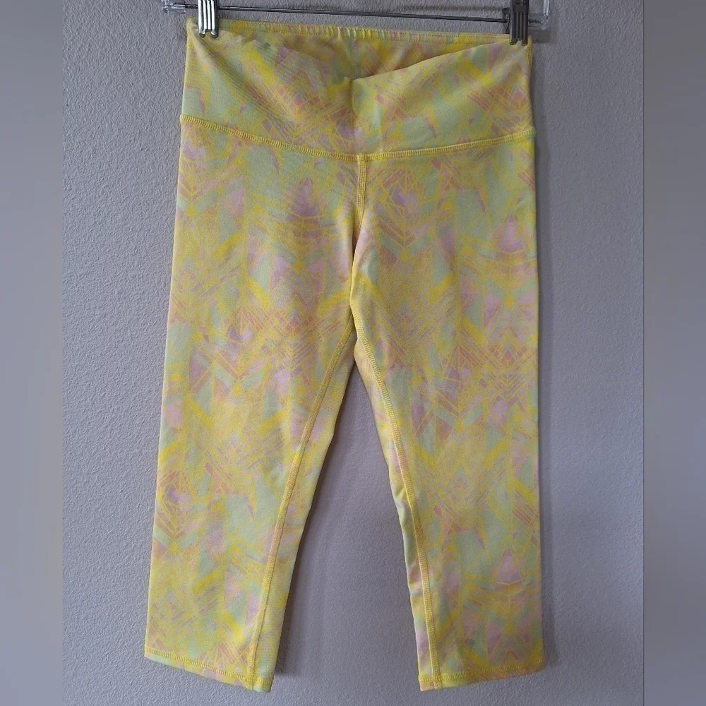 ALO Yoga Airbrush Capri, Zest Indio Womens size XS